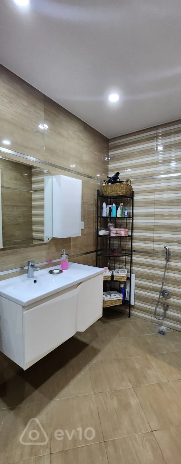 Kirayə verilir 3 otaqlı yeni tikili 160 m²