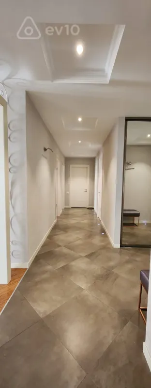 Kirayə verilir 3 otaqlı yeni tikili 160 m²