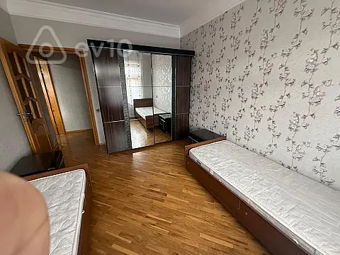 Kirayə verilir 2 otaqlı köhnə tikili 55 m²