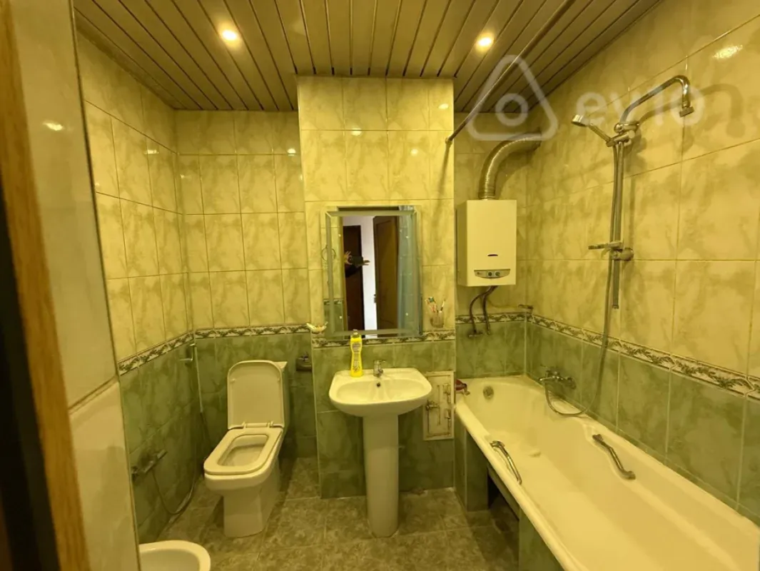 Kirayə verilir 2 otaqlı köhnə tikili 55 m²