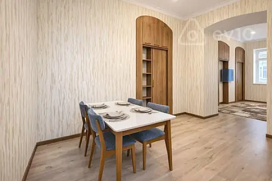 Kirayə verilir 3 otaqlı köhnə tikili 56 m²