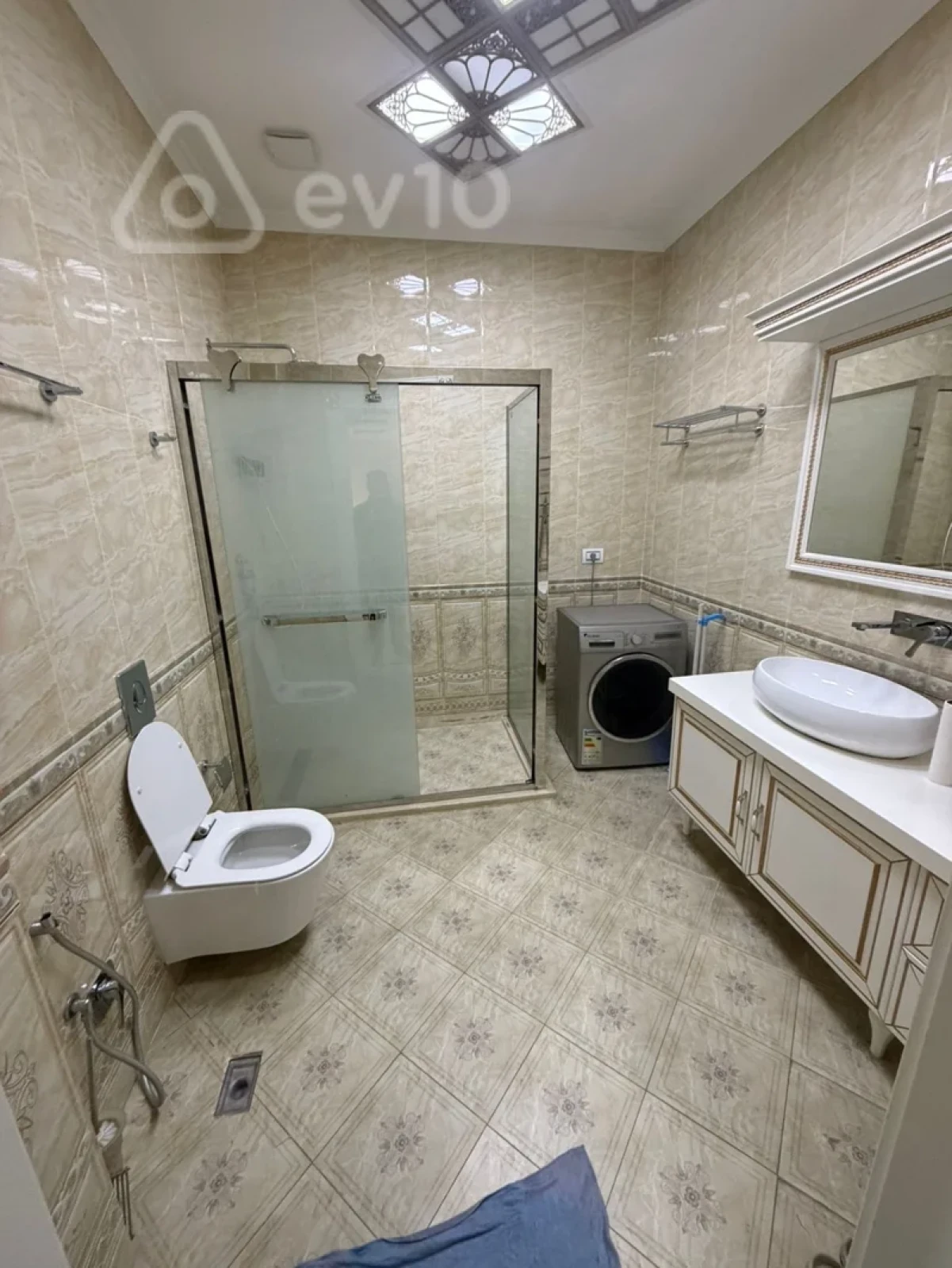Kirayə verilir 5 otaqlı yeni tikili 360 m²