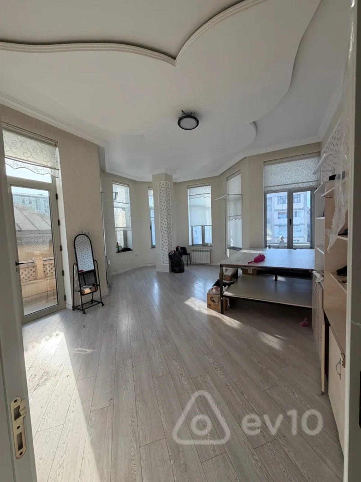 Kirayə verilir 5 otaqlı yeni tikili 360 m²