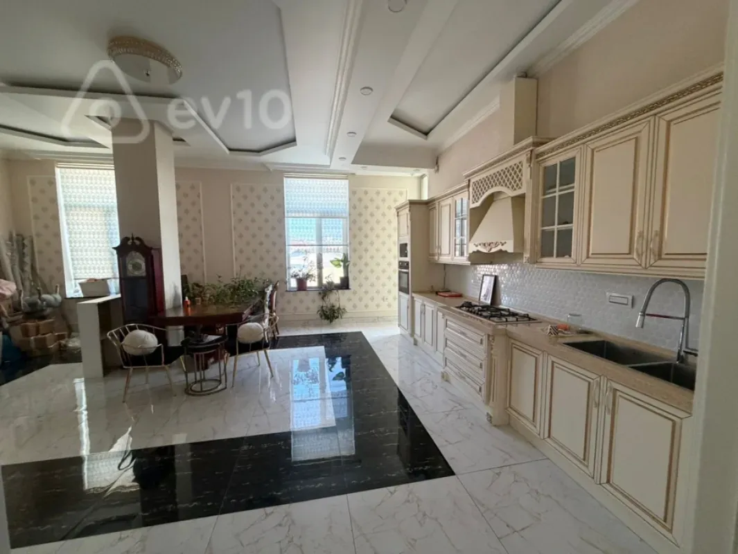 Kirayə verilir 5 otaqlı yeni tikili 360 m²