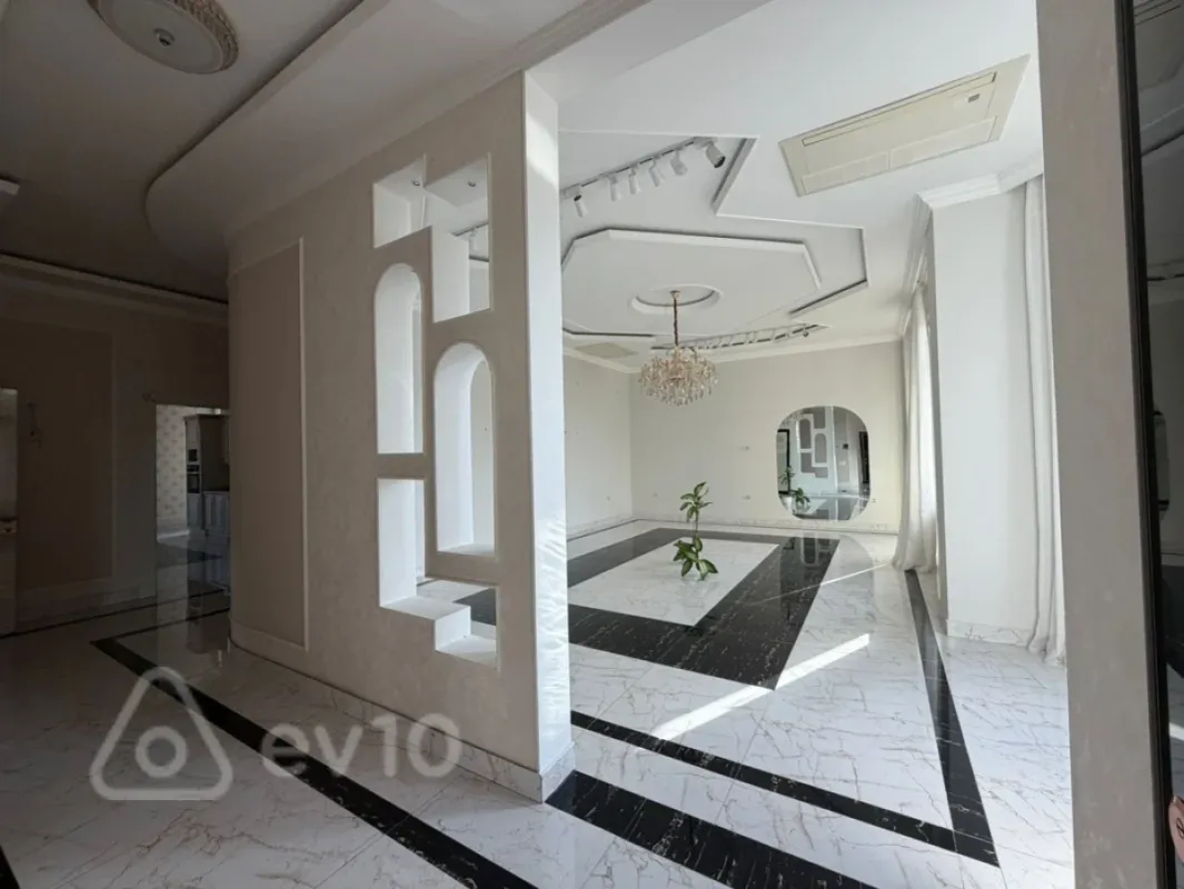 Kirayə verilir 5 otaqlı yeni tikili 360 m²