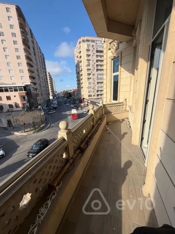 Kirayə verilir 5 otaqlı yeni tikili 360 m²