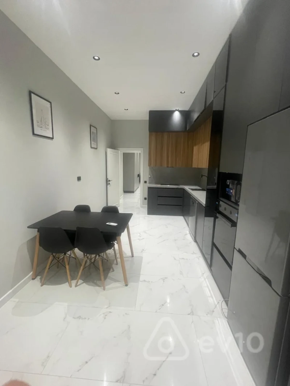 Kirayə verilir 2 otaqlı yeni tikili 117 m²
