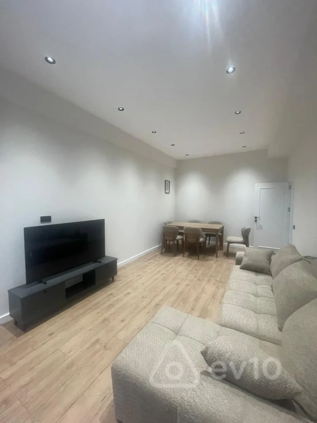 Kirayə verilir 2 otaqlı yeni tikili 117 m²