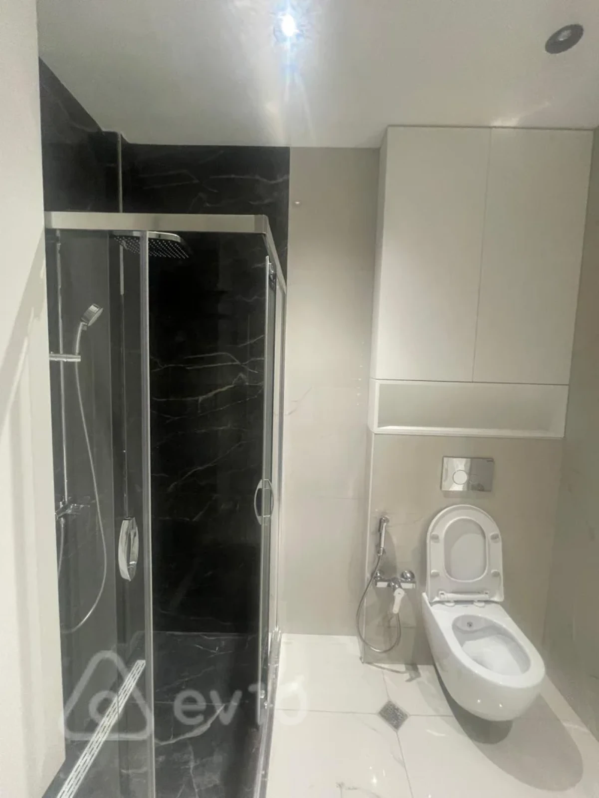 Kirayə verilir 2 otaqlı yeni tikili 117 m²