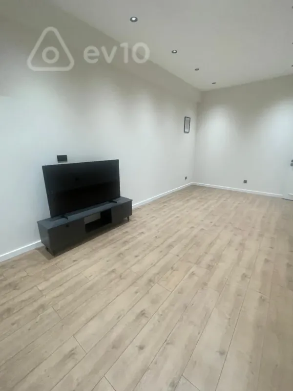 Kirayə verilir 2 otaqlı yeni tikili 117 m²