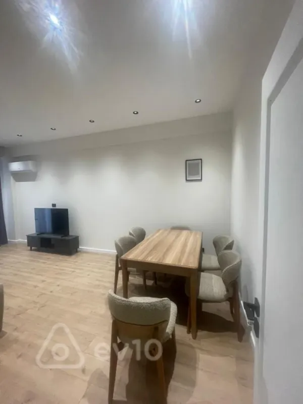 Kirayə verilir 2 otaqlı yeni tikili 117 m²