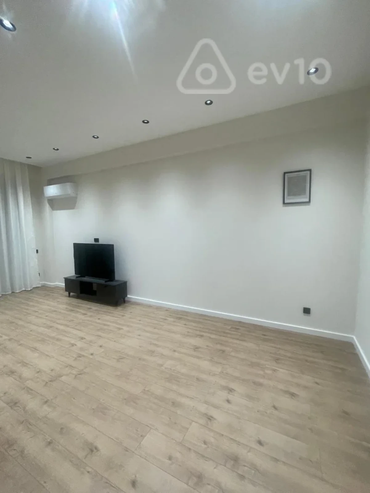 Kirayə verilir 2 otaqlı yeni tikili 117 m²