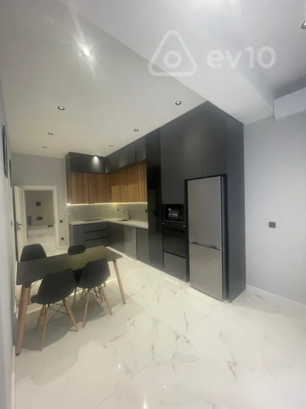 Kirayə verilir 2 otaqlı yeni tikili 117 m²