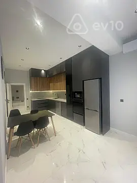 Kirayə verilir 2 otaqlı yeni tikili 117 m²