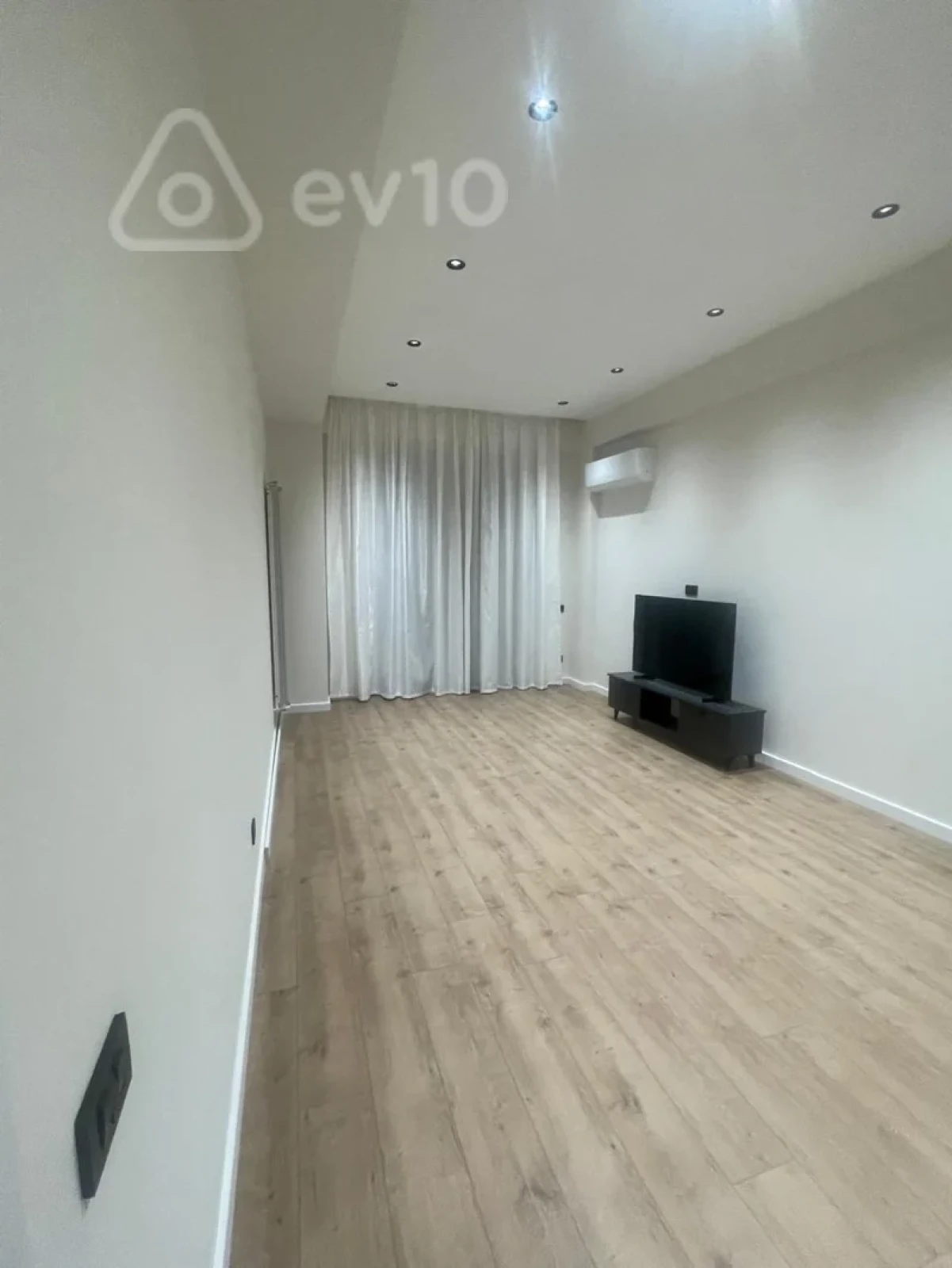 Kirayə verilir 2 otaqlı yeni tikili 117 m²
