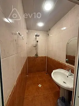 Kirayə verilir 2 otaqlı köhnə tikili 50 m²
