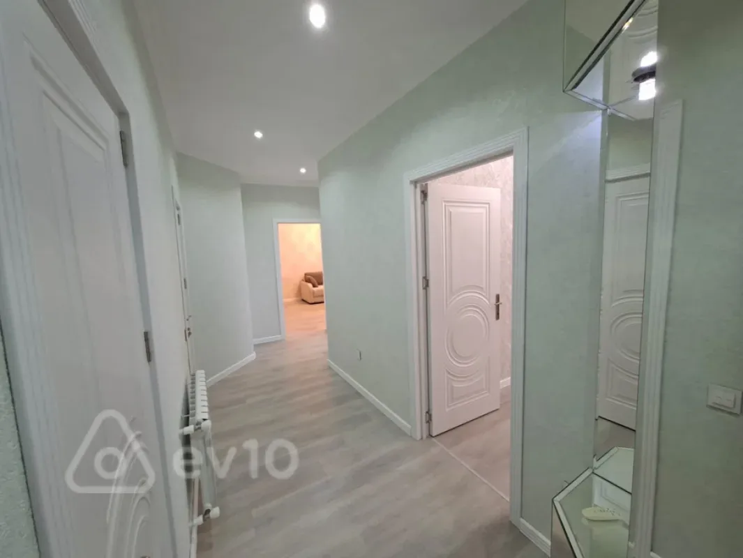 Kirayə verilir 2 otaqlı yeni tikili 83 m²