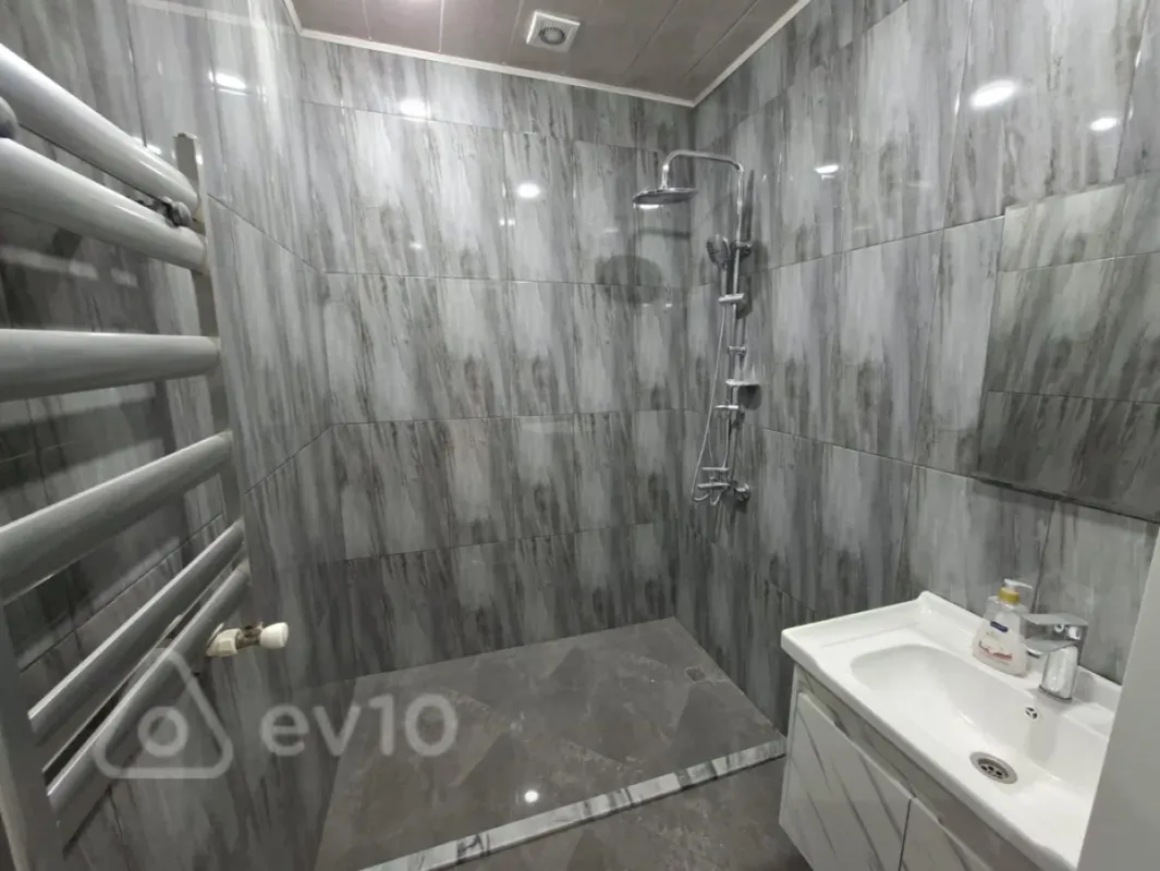 Kirayə verilir 2 otaqlı yeni tikili 83 m²