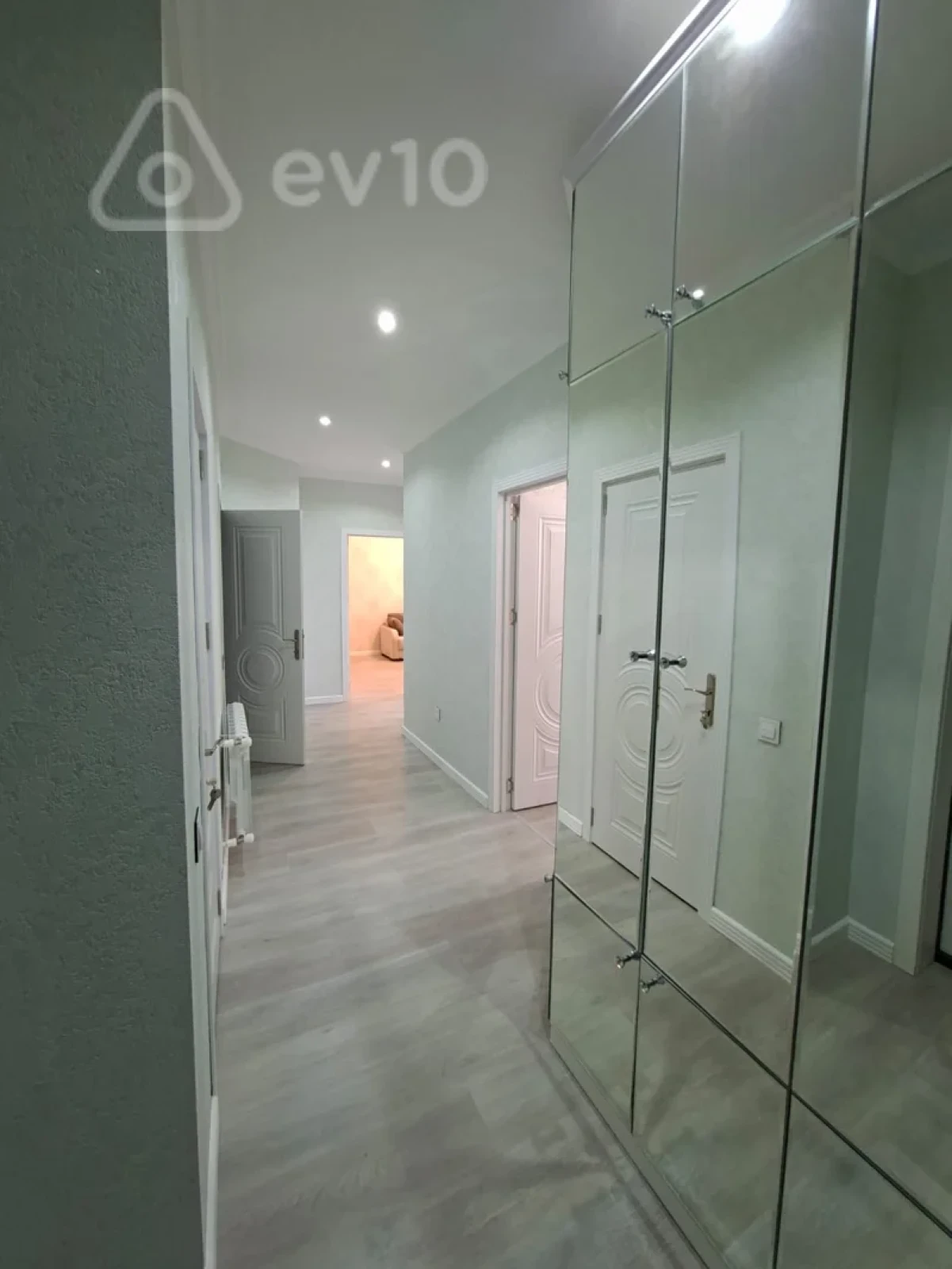 Kirayə verilir 2 otaqlı yeni tikili 83 m²