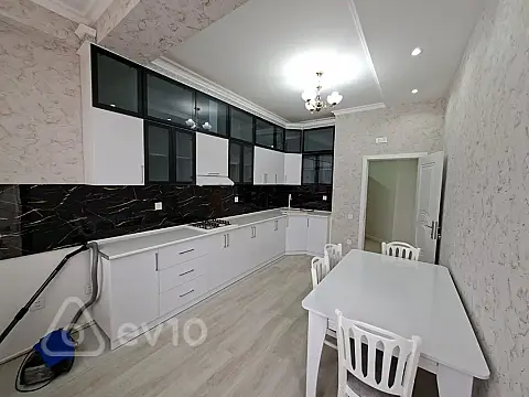 Kirayə verilir 2 otaqlı yeni tikili 83 m²
