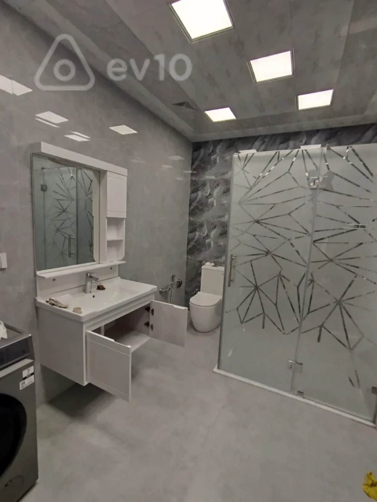 Kirayə verilir 3 otaqlı yeni tikili 125 m²