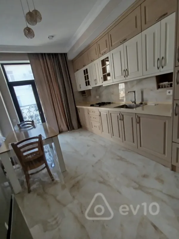 Kirayə verilir 3 otaqlı yeni tikili 125 m²