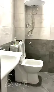 Kirayə verilir 2 otaqlı köhnə tikili 45 m²