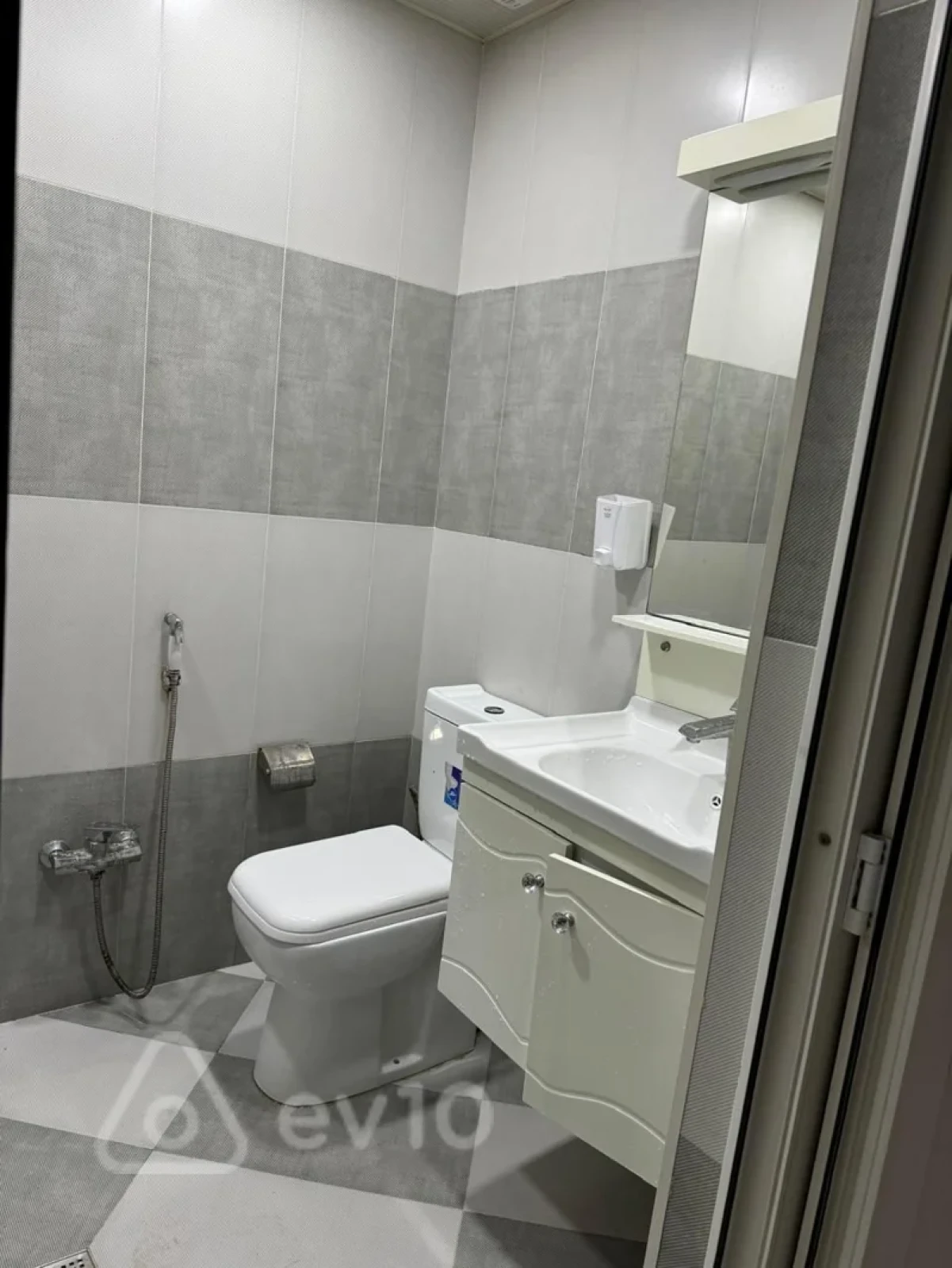 Kirayə verilir 2 otaqlı yeni tikili 50 m²