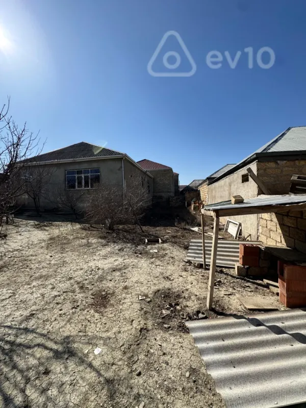 Satılır 4 otaqlı həyət evi 100 m²