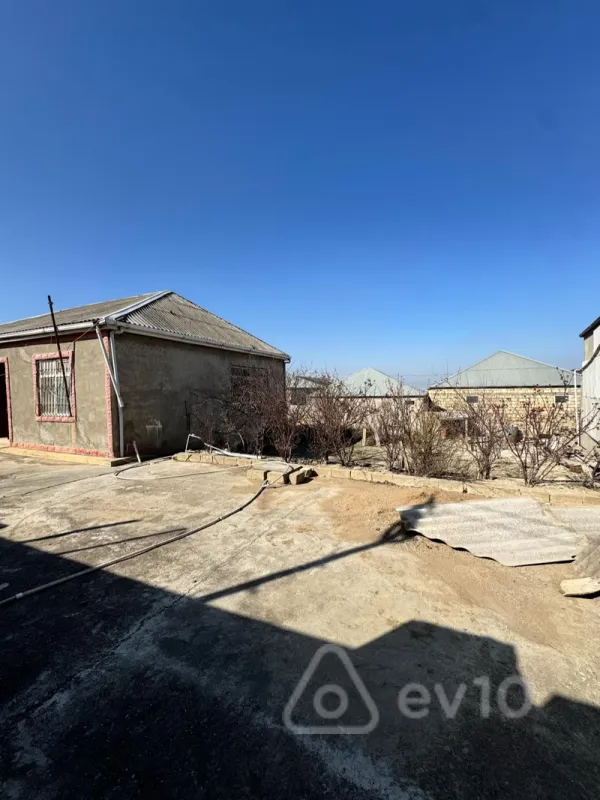 Satılır 4 otaqlı həyət evi 100 m²