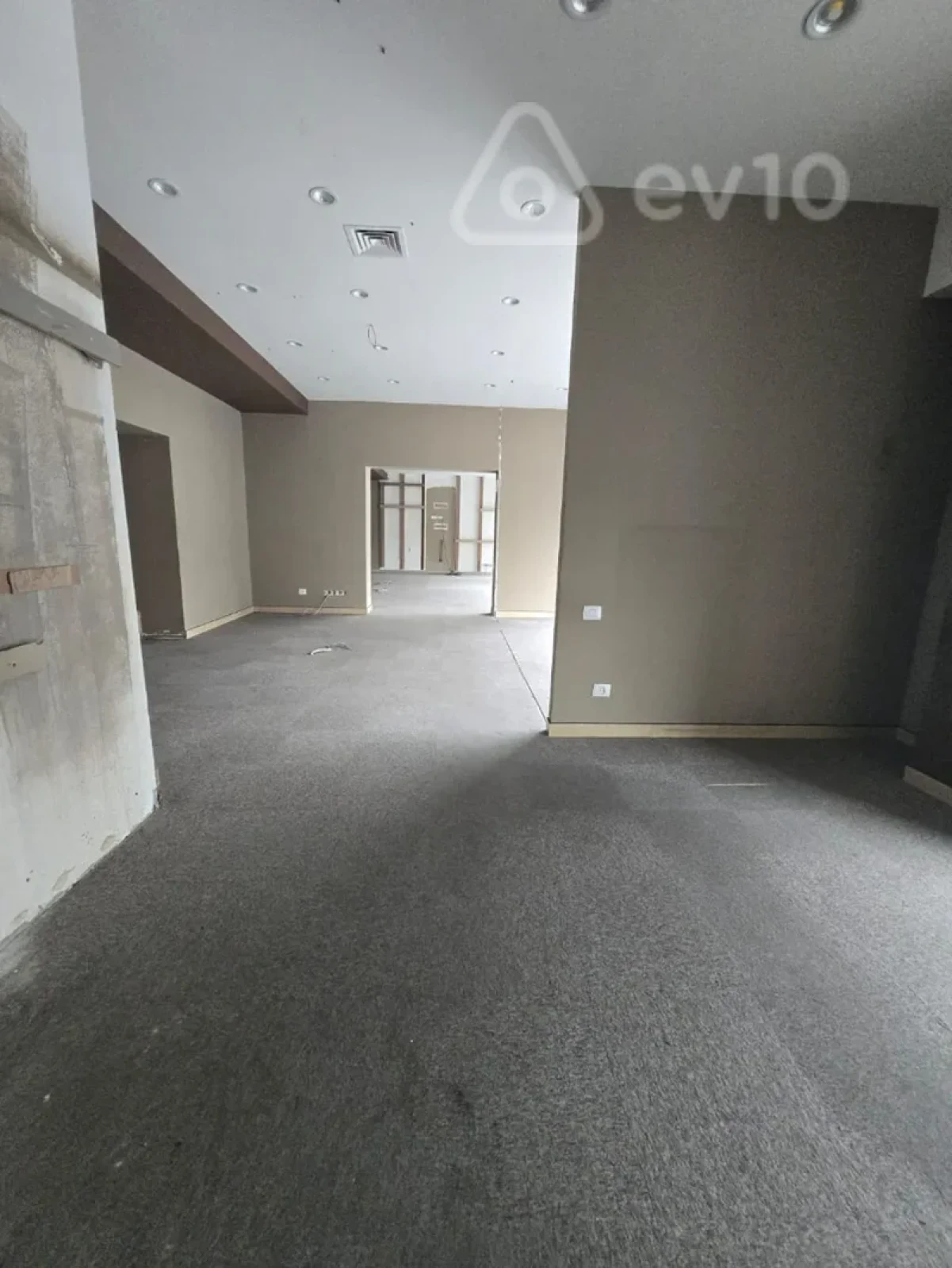 Satılır mənzil 110 m²