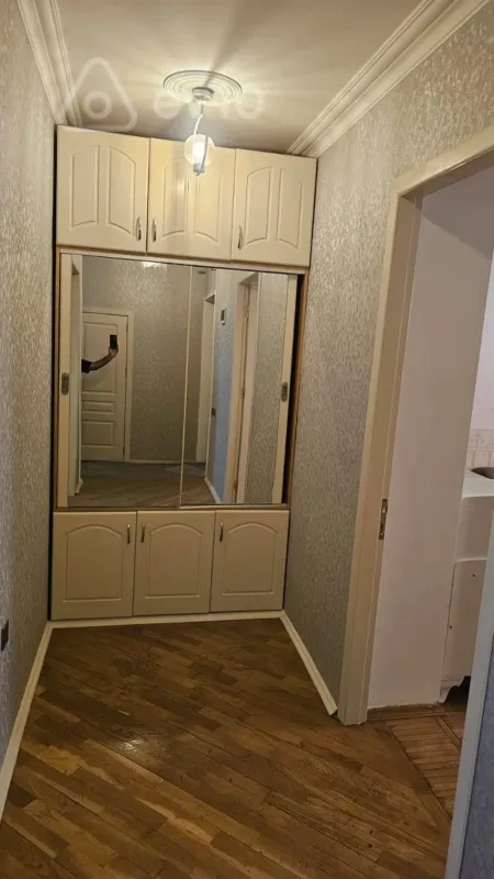 Kirayə verilir 2 otaqlı köhnə tikili 60 m²