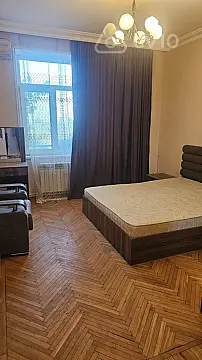 Kirayə verilir 2 otaqlı köhnə tikili 60 m²