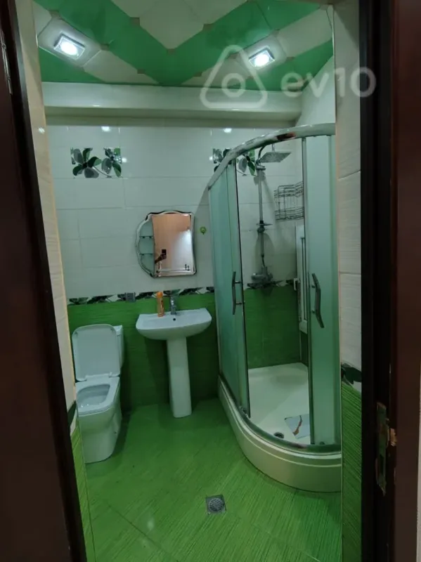 Kirayə verilir 2 otaqlı yeni tikili 70 m²