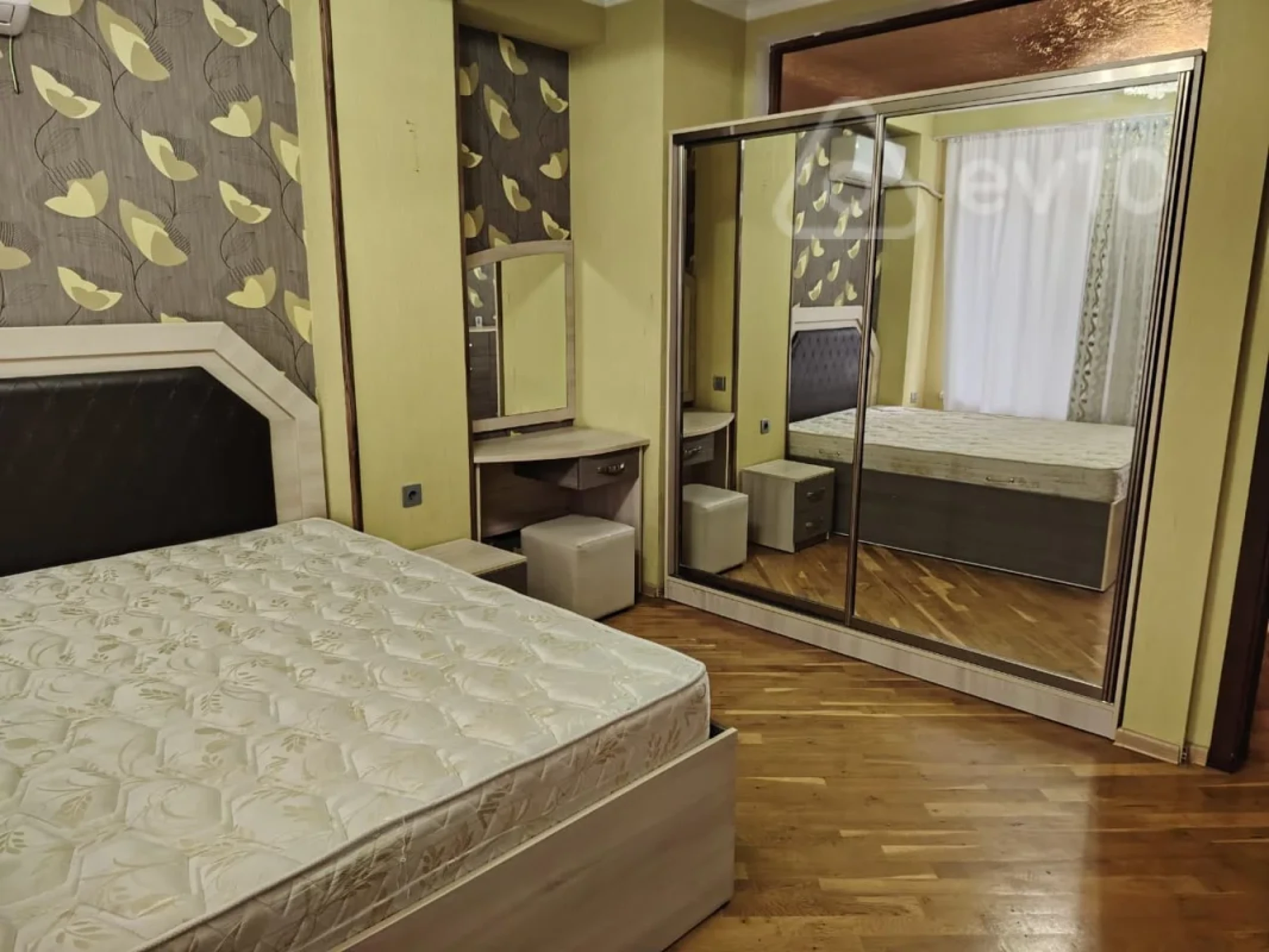 Kirayə verilir 2 otaqlı yeni tikili 70 m²