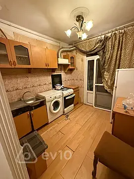 Kirayə verilir 2 otaqlı köhnə tikili 60 m²