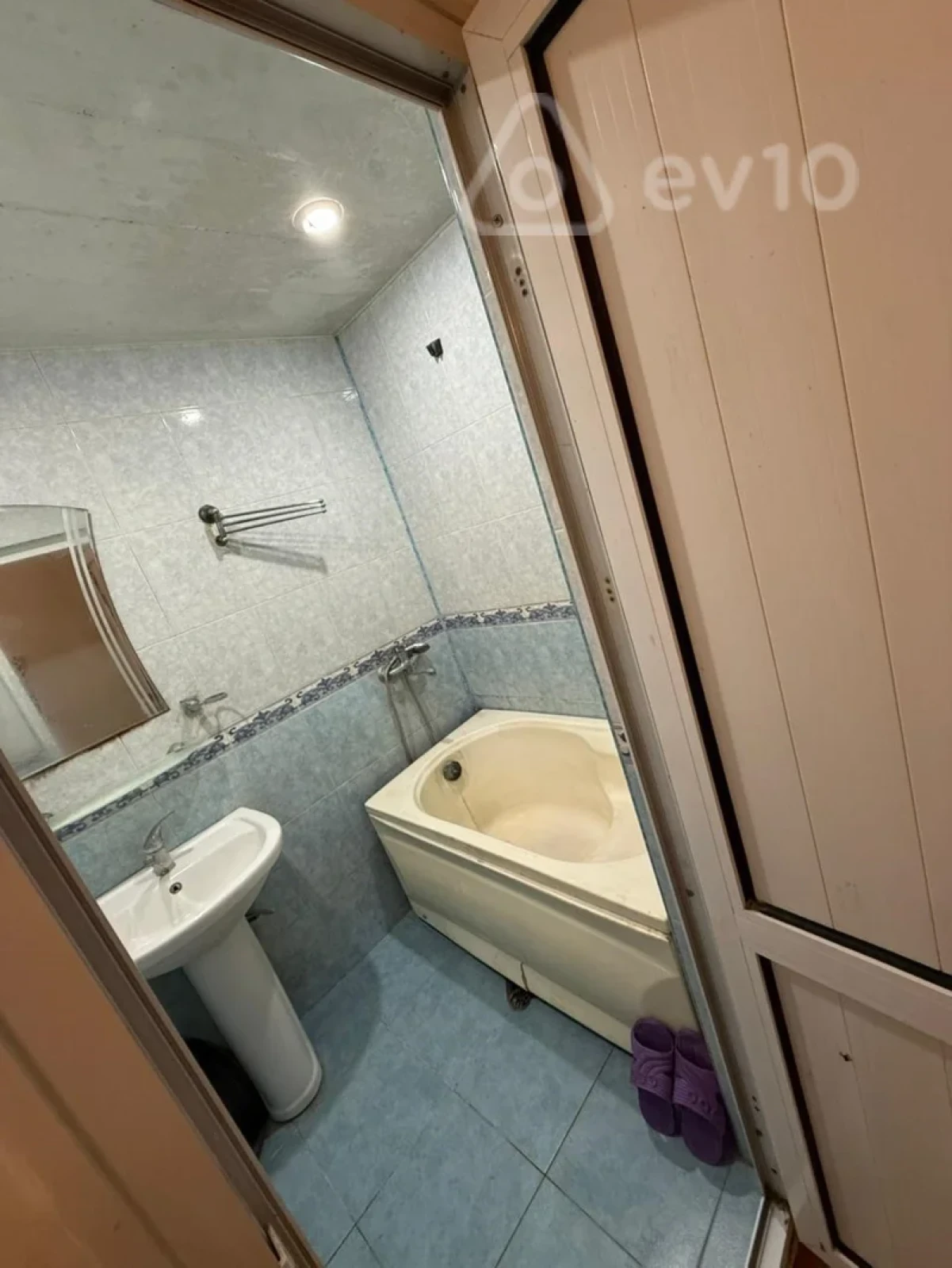 Kirayə verilir 2 otaqlı köhnə tikili 60 m²