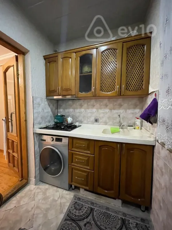 Kirayə verilir 2 otaqlı köhnə tikili 56 m²