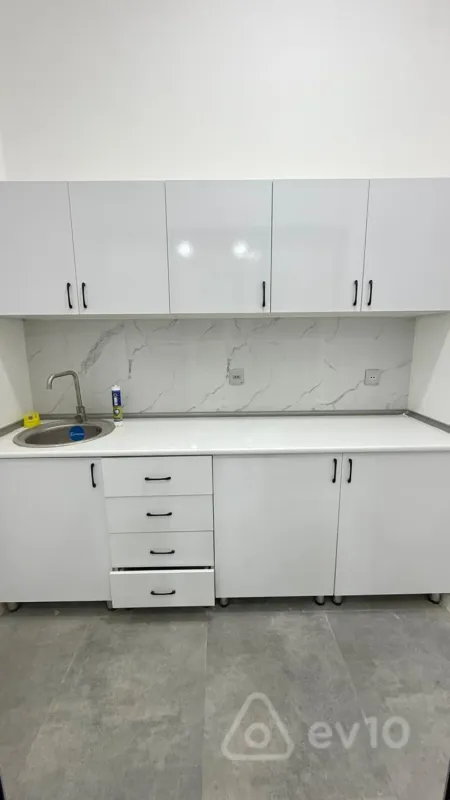 Kirayə verilir 3 otaqlı ofis 120 m²