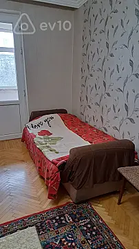 Kirayə verilir 3 otaqlı köhnə tikili 85 m²