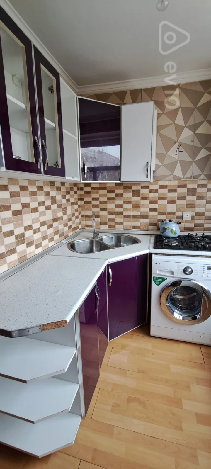 Kirayə verilir 3 otaqlı köhnə tikili 85 m²