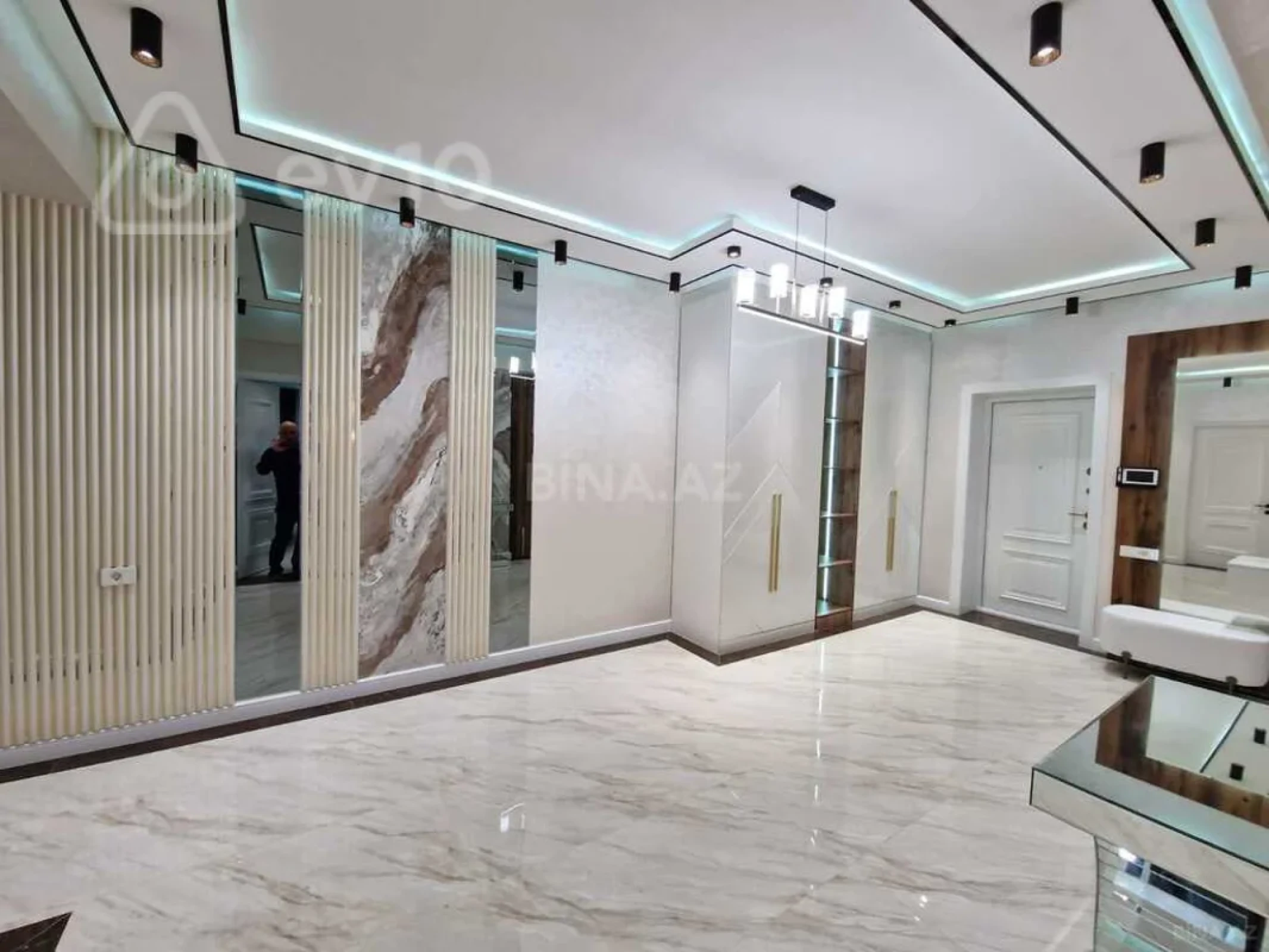 Kirayə verilir 3 otaqlı yeni tikili 140 m²