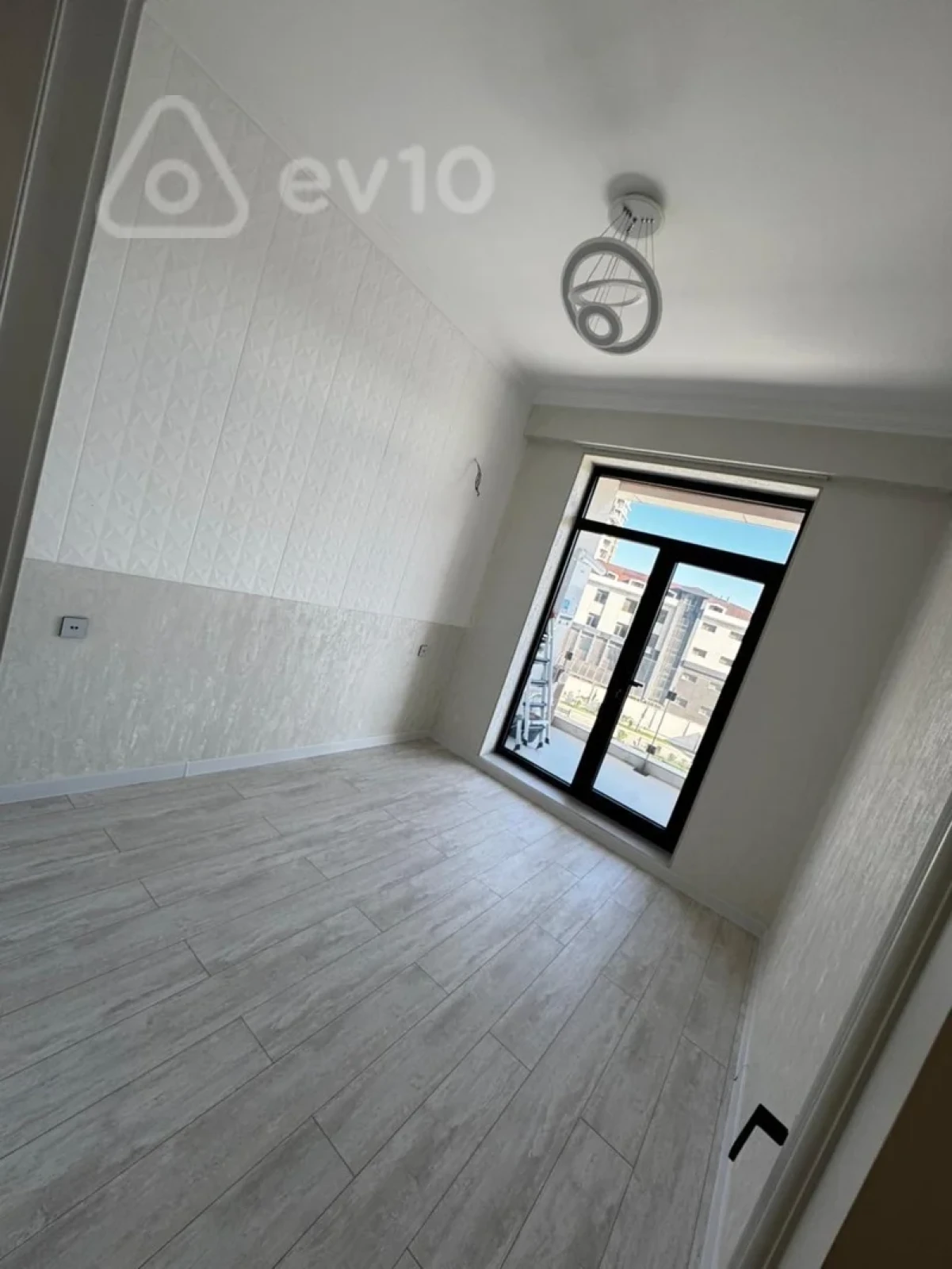 Kirayə verilir 2 otaqlı yeni tikili 70 m²