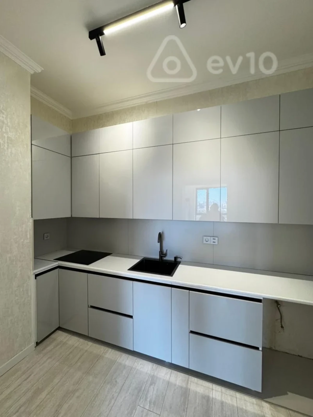 Kirayə verilir 2 otaqlı yeni tikili 70 m²