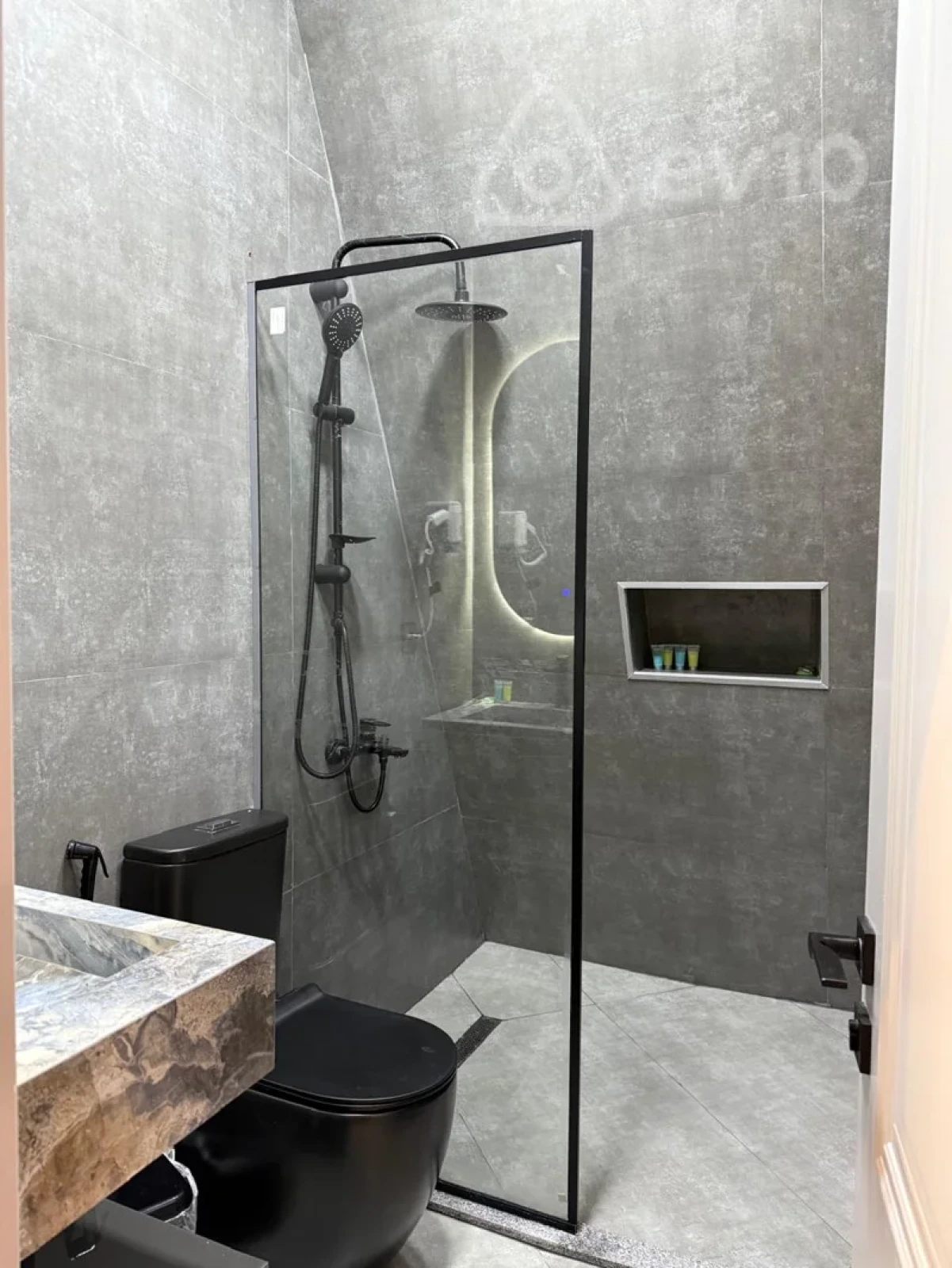 Kirayə verilir 4 otaqlı mənzil 300 m²