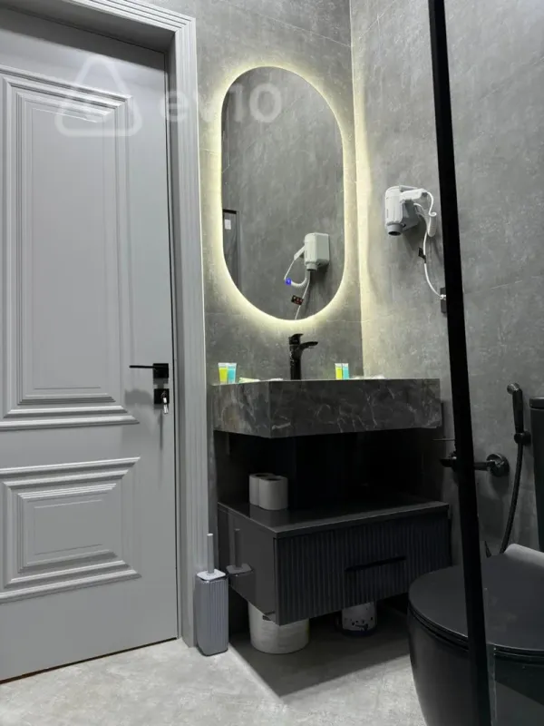 Kirayə verilir 4 otaqlı mənzil 300 m²