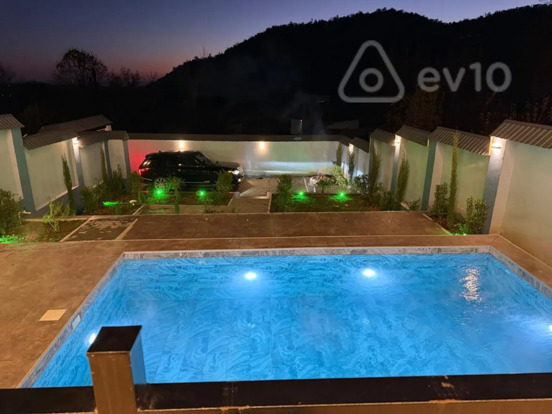 Kirayə verilir 4 otaqlı mənzil 300 m²