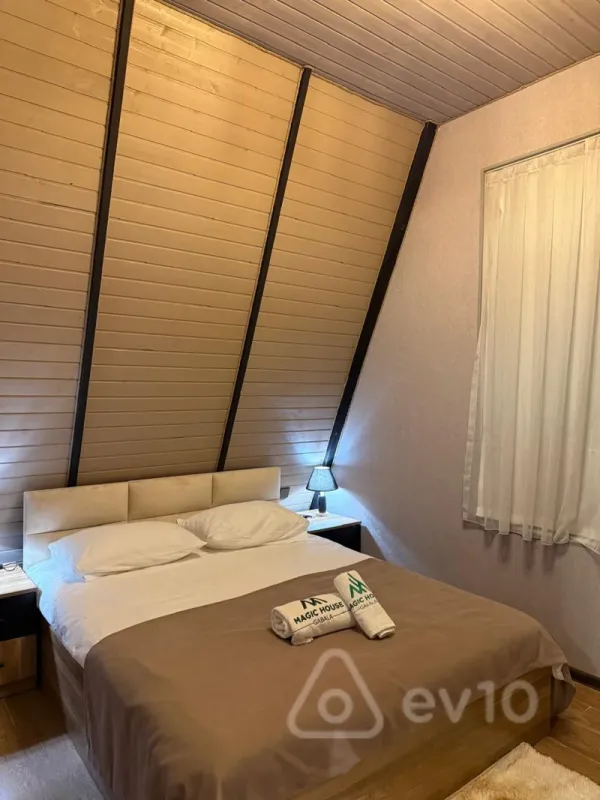 Kirayə verilir 4 otaqlı mənzil 300 m²