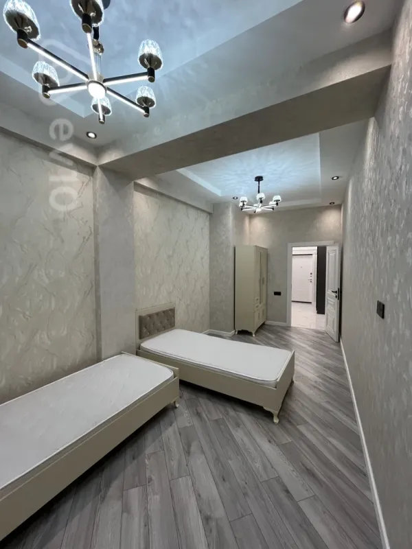 Kirayə verilir 3 otaqlı yeni tikili 140 m²