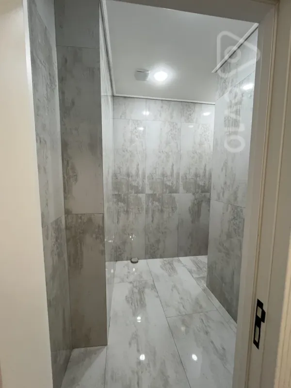 Kirayə verilir 3 otaqlı yeni tikili 140 m²